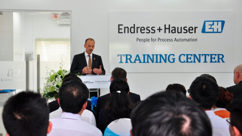 Endress+Hauser Training Center –HCMUT - Mr Hardegger – General Consul, Swiss Consulate General